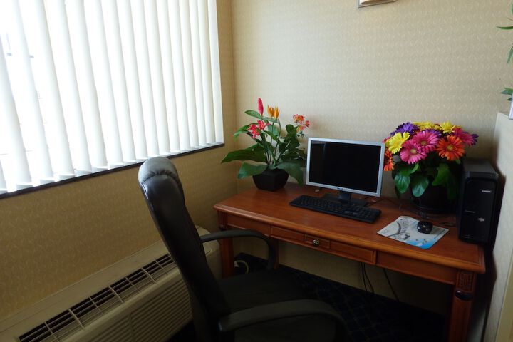 Business Center 23 of 24
