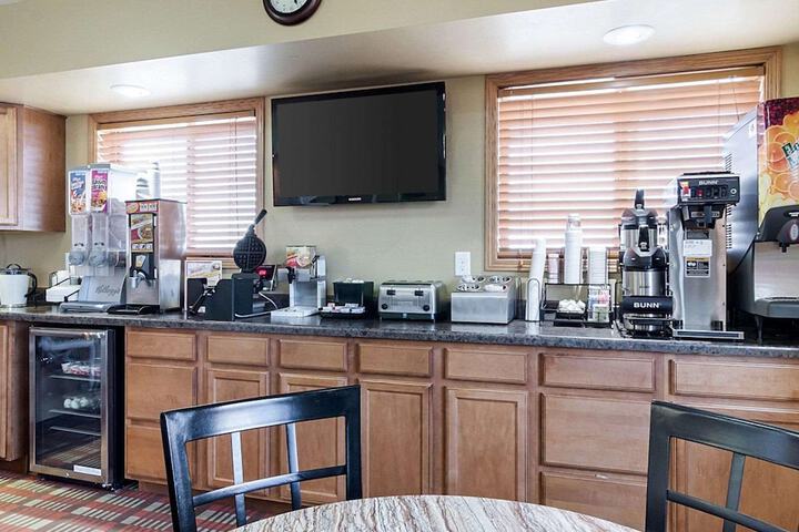 Econo Lodge Jamestown South