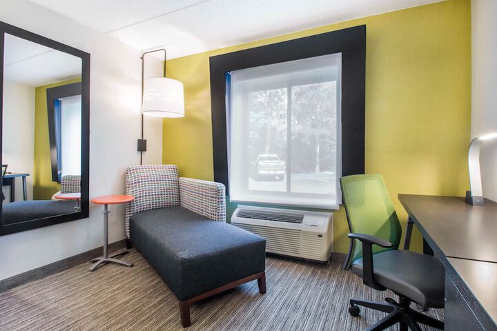 Room 14 of 38