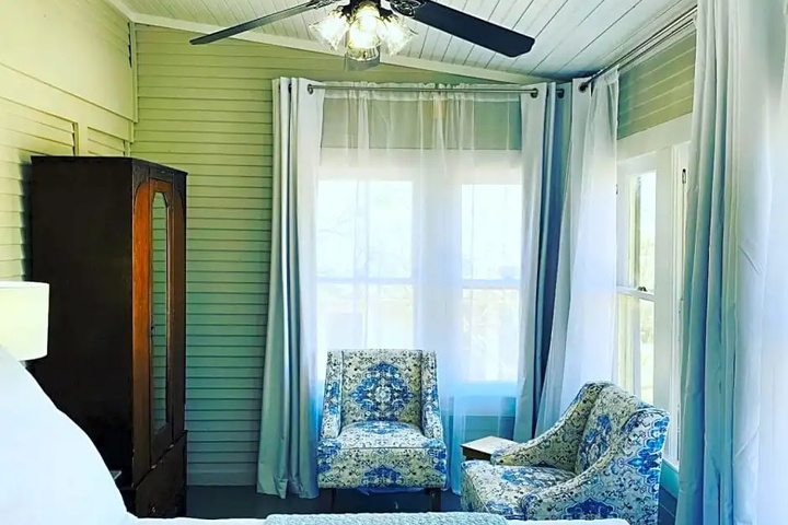 Dabbs Hotel