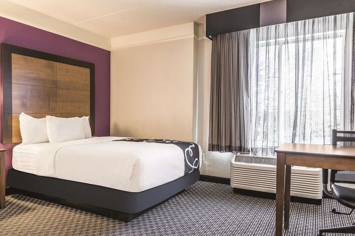La Quinta Inn & Suites by Wyndham Alexandria Airport
