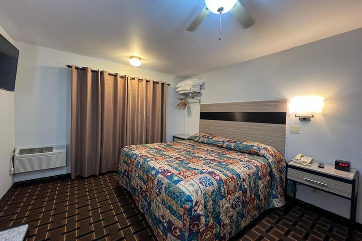 Deluxe Inn
