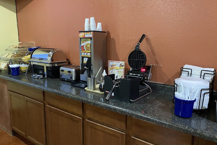 Breakfast/Coffee Service 25 of 37
