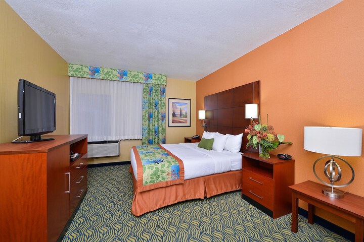 Room 13 of 30
