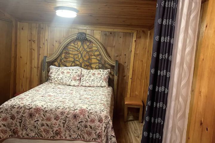 Room 9 of 33