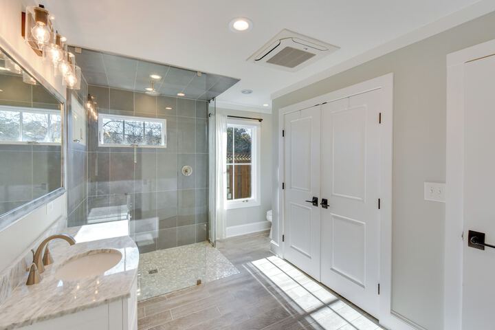 Modern Clarkesville Cottage w / Decks & Patio!