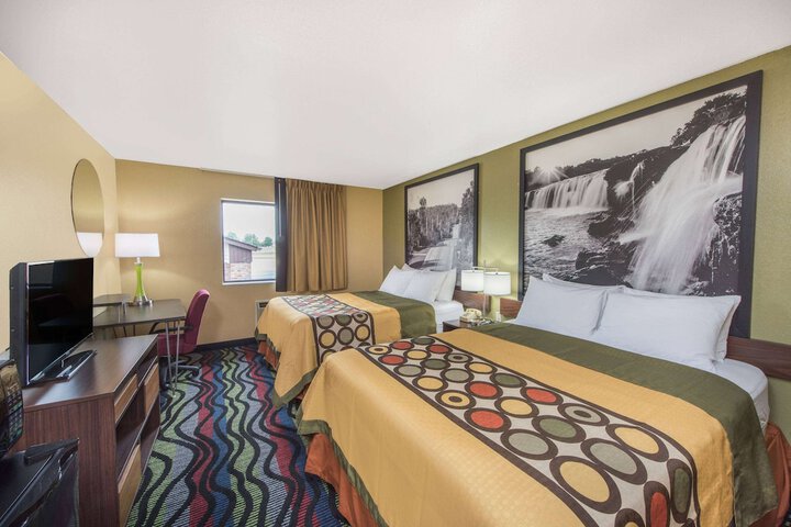 Room 10 of 32