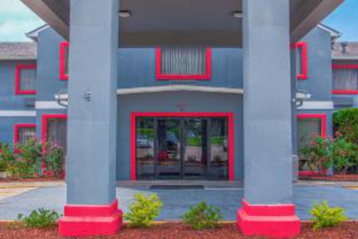 OYO Townhouse Donaldsonville - Gonzale