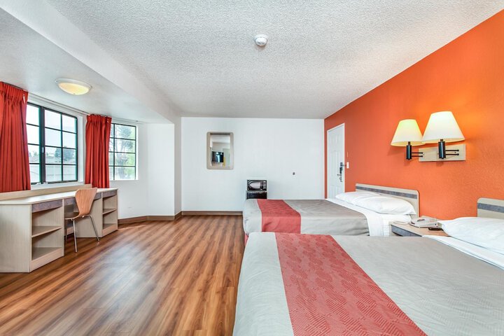 Room 53 of 65