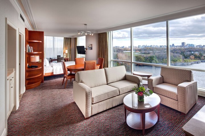 Room 44 of 165