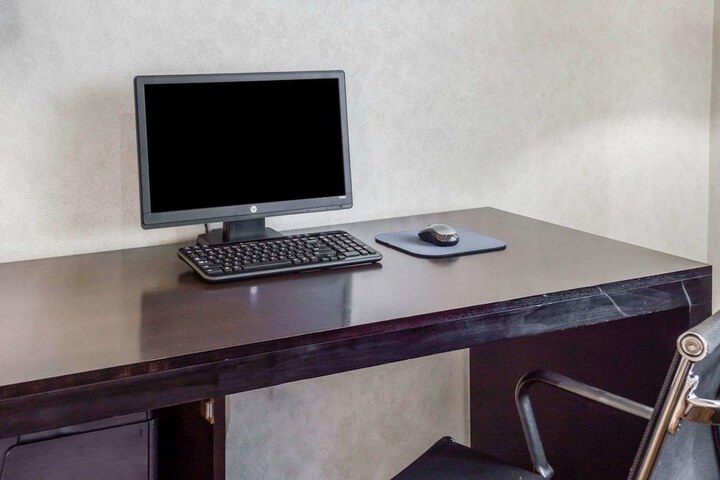 Business Center 32 of 32