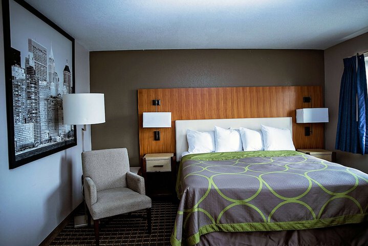 Super 8 by Wyndham Holbrook