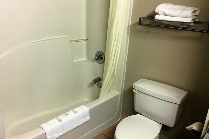 Room 7 of 28
