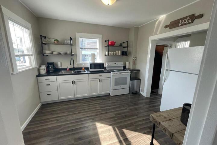 3 Bedroom House with Lake Pepin views with access to shared pool