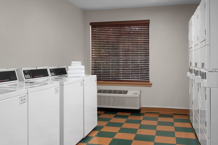 Room 18 of 28
