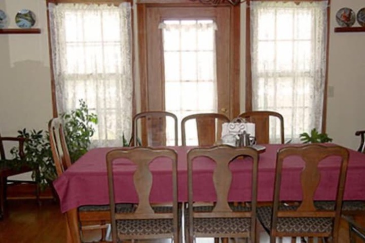 The Feathered Star B & B