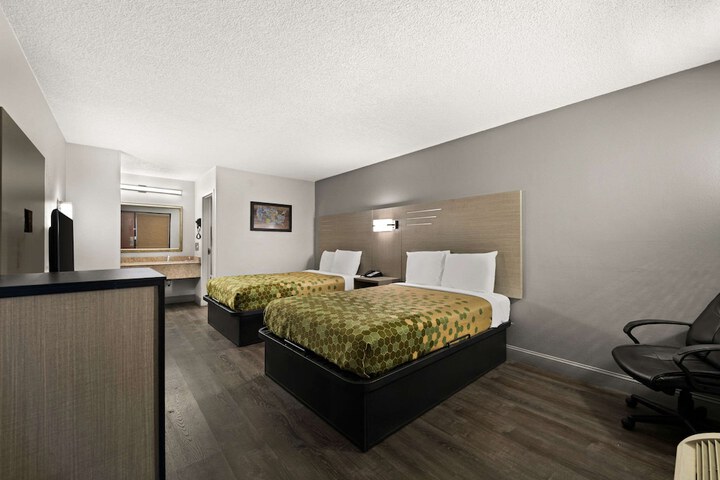 Room 20 of 28