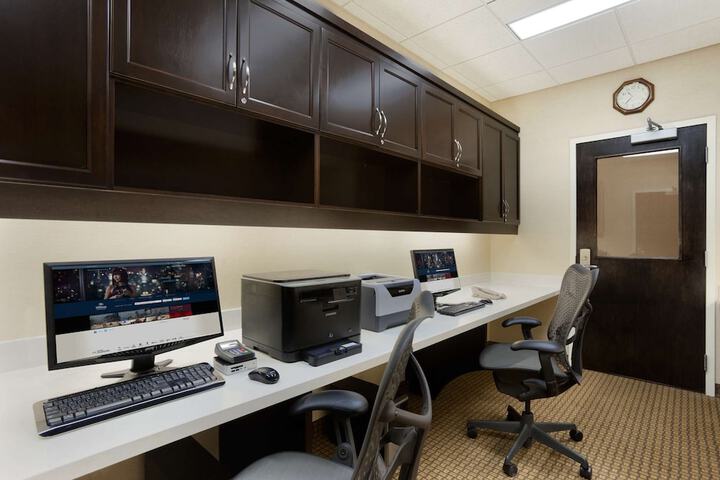 Business Center 28 of 28