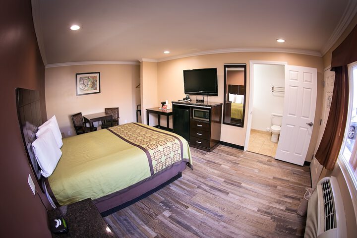 Room 33 of 67