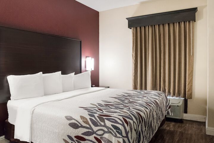 Room 32 of 51