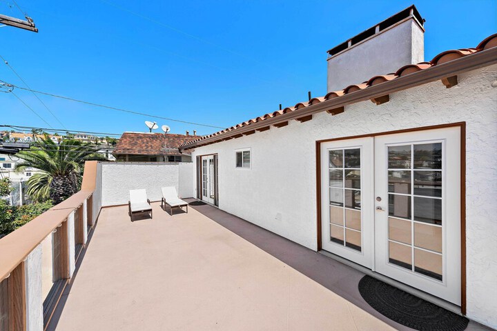 Ocean-view Oasis: Steps to Dana Point Beaches!