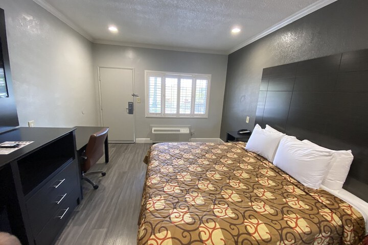 Room 28 of 62