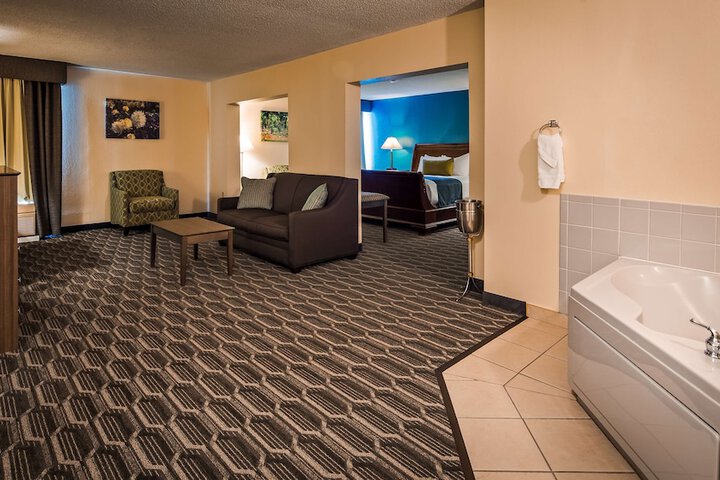 Room 5 of 16