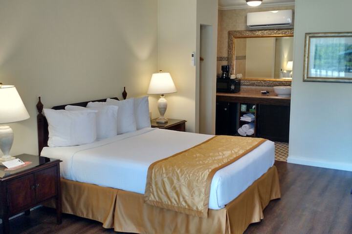 Room 17 of 35