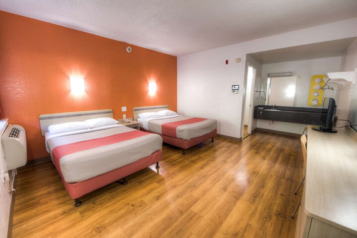 Room 15 of 33