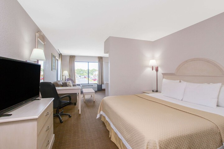 Room 17 of 40