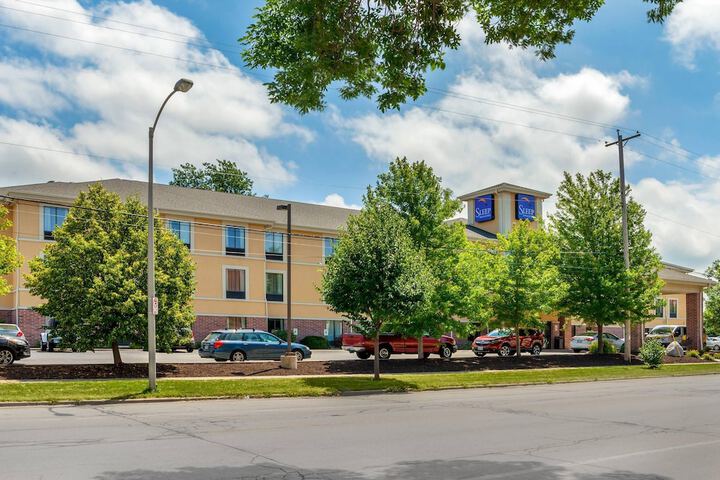 Sleep Inn & Suites Milwaukee Airport
