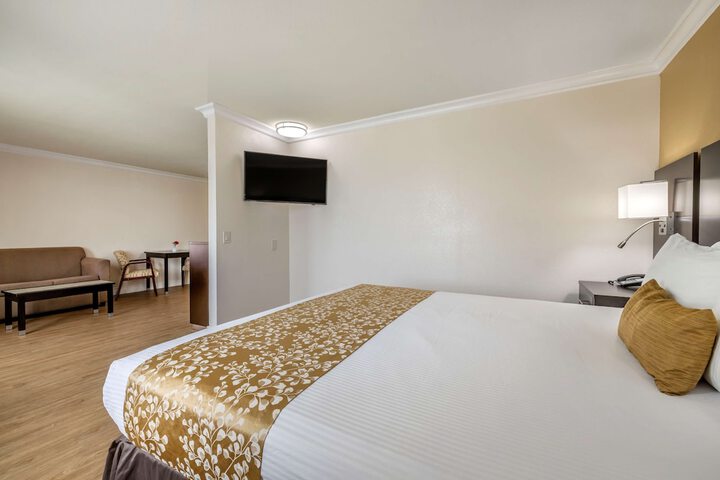 Room 15 of 32