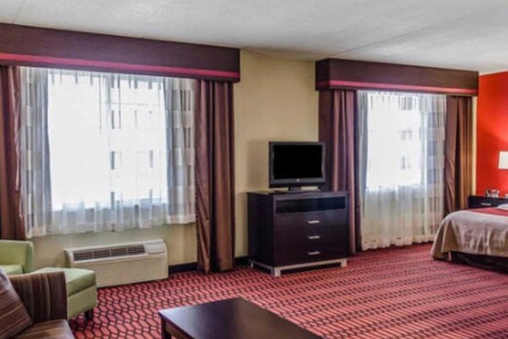 Room 32 of 42