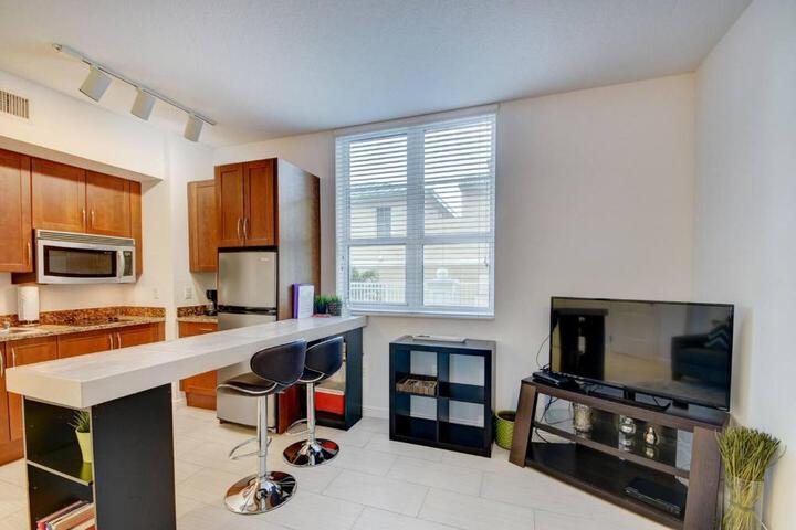 One bedroom in amazing condoBeach pass included!