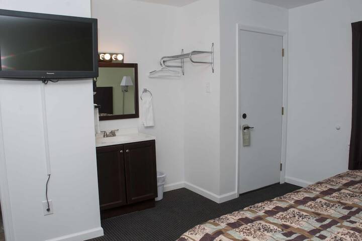 Room 27 of 43