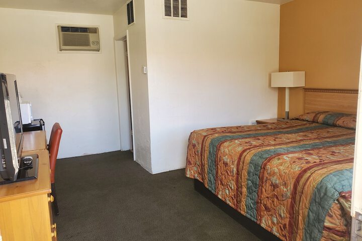 Room 11 of 37