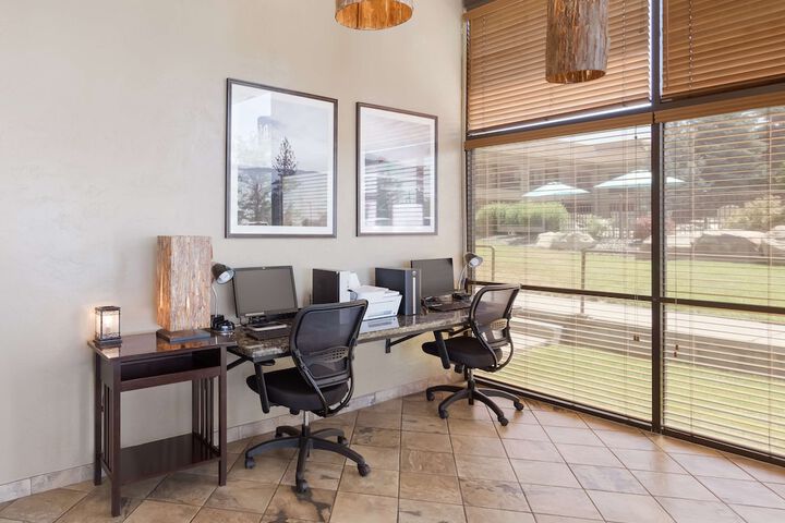 Business Center 26 of 26