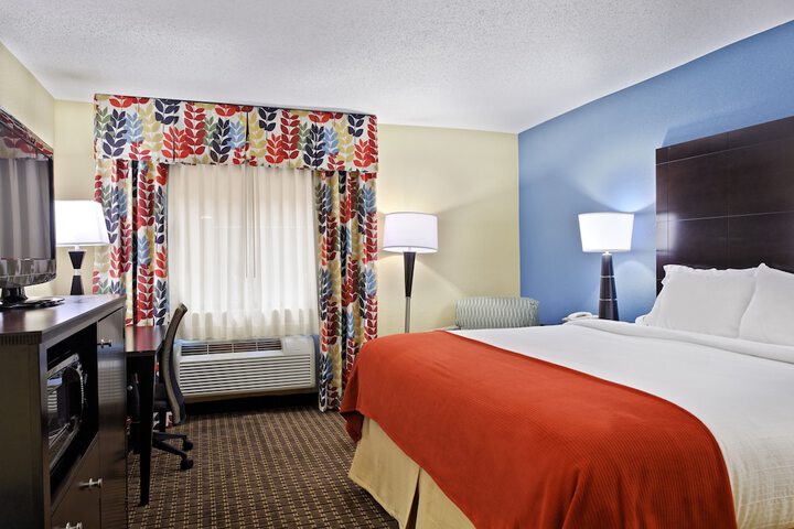 Room 15 of 33