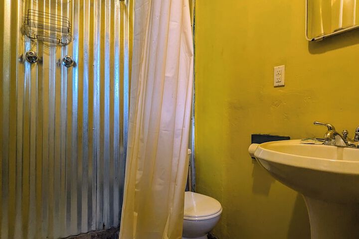 Room 221 of 286