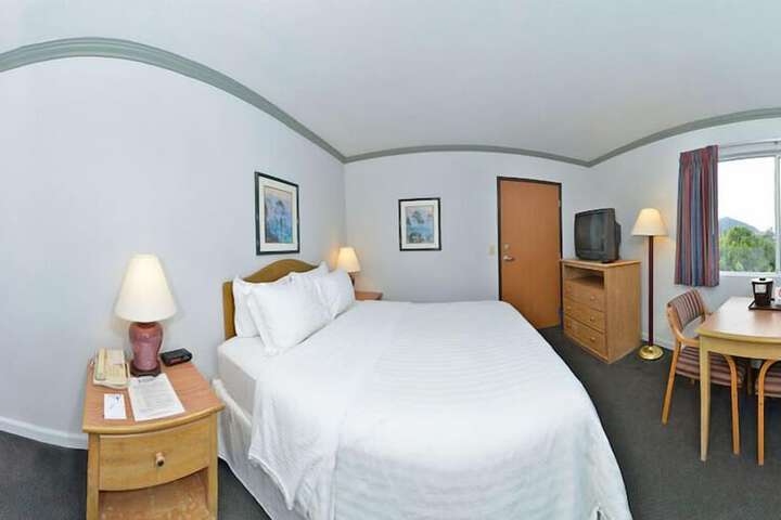 Room 25 of 38