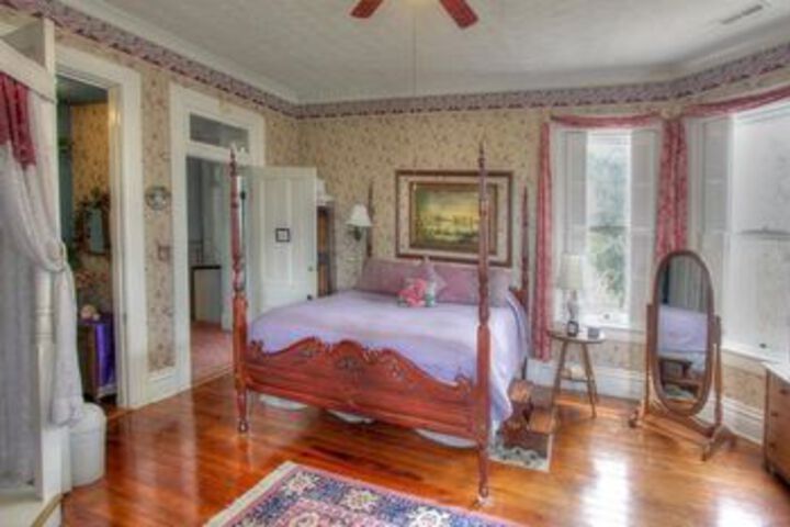Victorian House Bed & Breakfast
