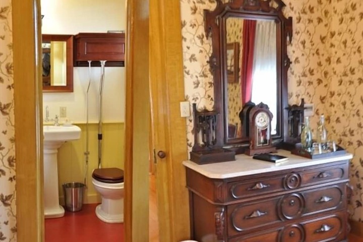 Room 40 of 72