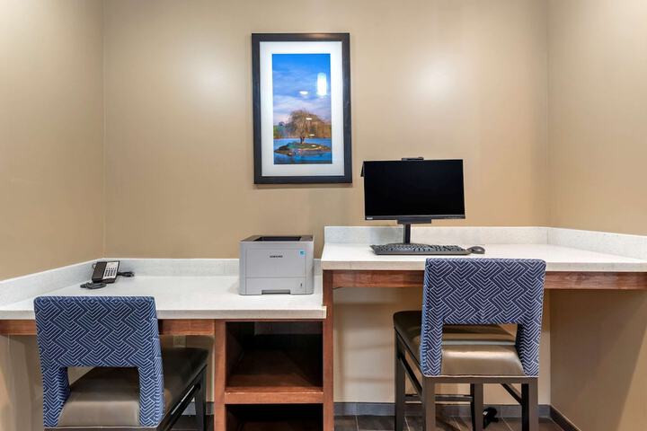 Business Center 27 of 28