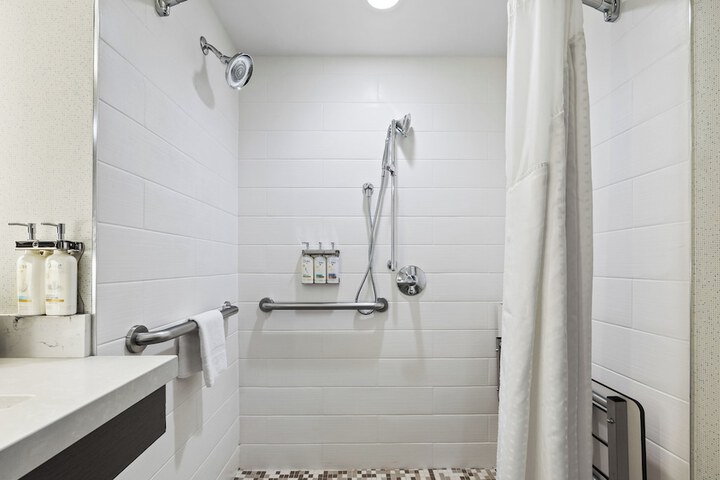 Holiday Inn Express Sunnyvale - Silicon Valley by IHG