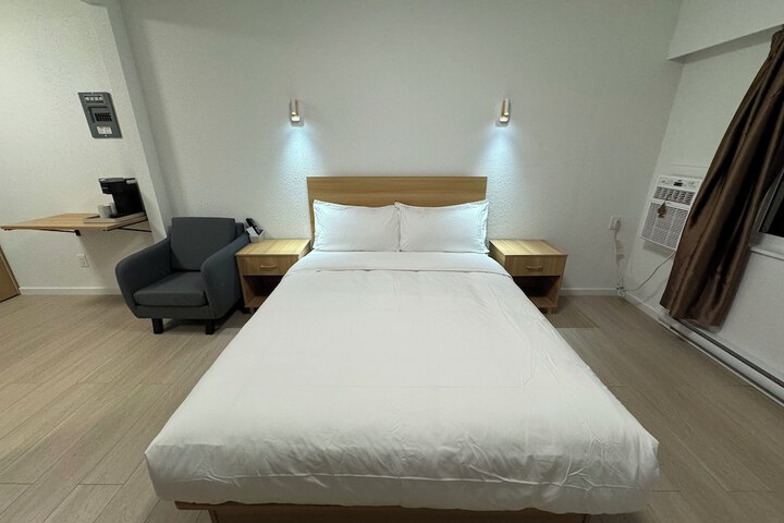 Room 40 of 46