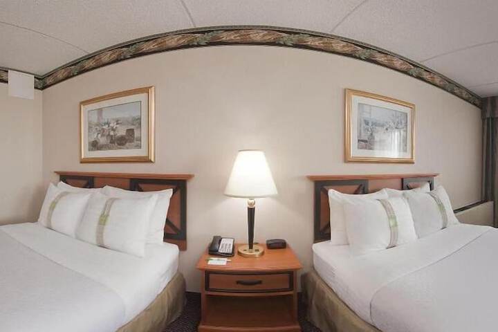 Room 32 of 46