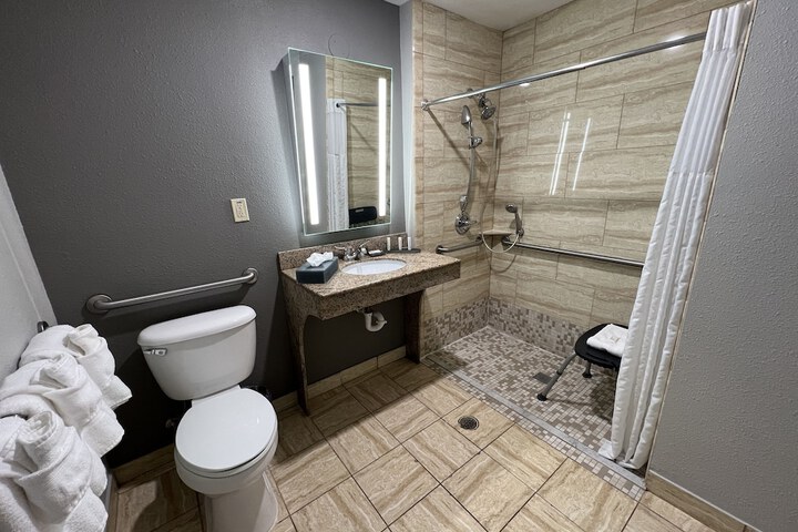 Room 34 of 47