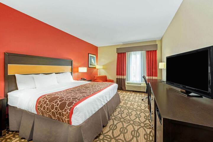 Room 10 of 33