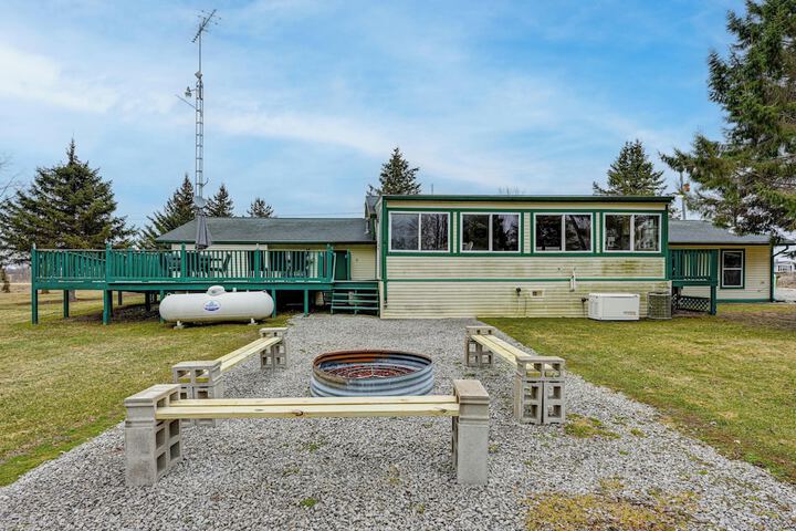 Cozy Cass City Retreat w / Spacious Deck!