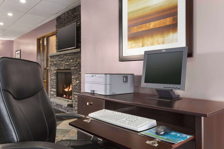 Business Center 19 of 19